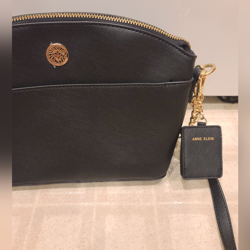 Anne Klein Black Pebbled Crossbody Purse - Picture 6 of 8